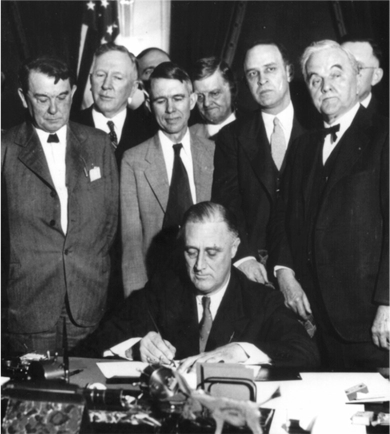 roosevelt_signing_tva_act_1933.jpg