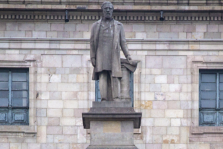 esclaus_lopez_monument