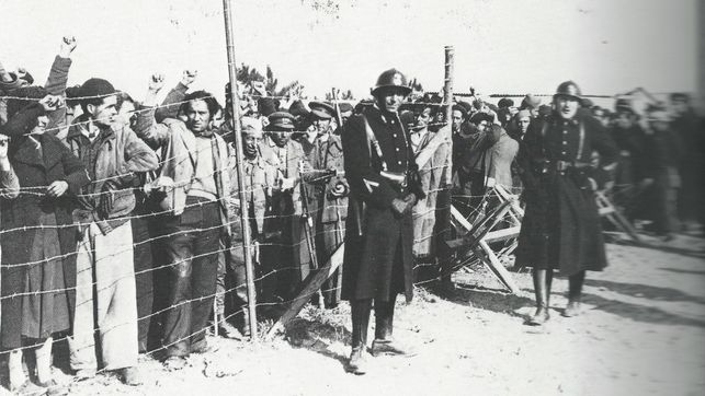 Exiliats-Historia-Grafica-Catalunya-Autonoma_EDIIMA20140110_0530_15