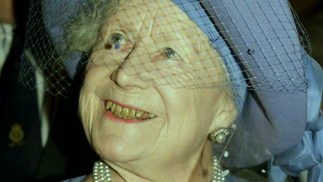 Reina Madre Isabel reptiliana