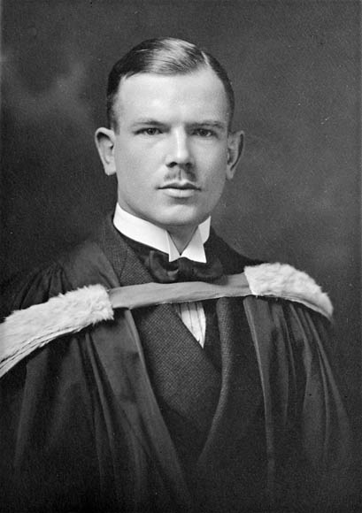Norman_Bethune_graduation_1922