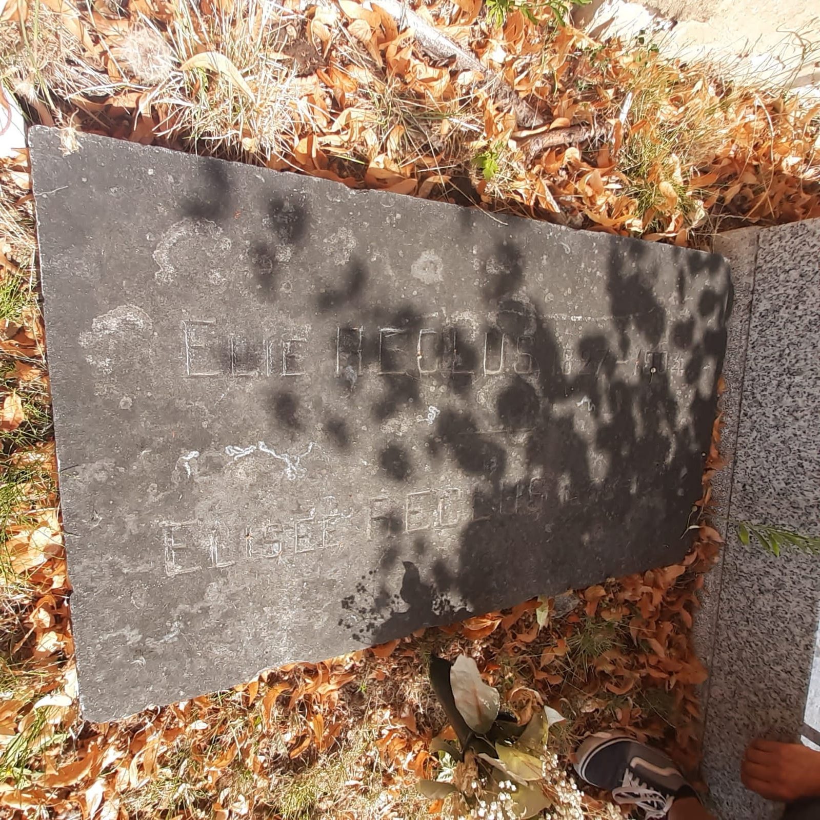 Lápida de Elie y Elisée Reclus en Ixelles
